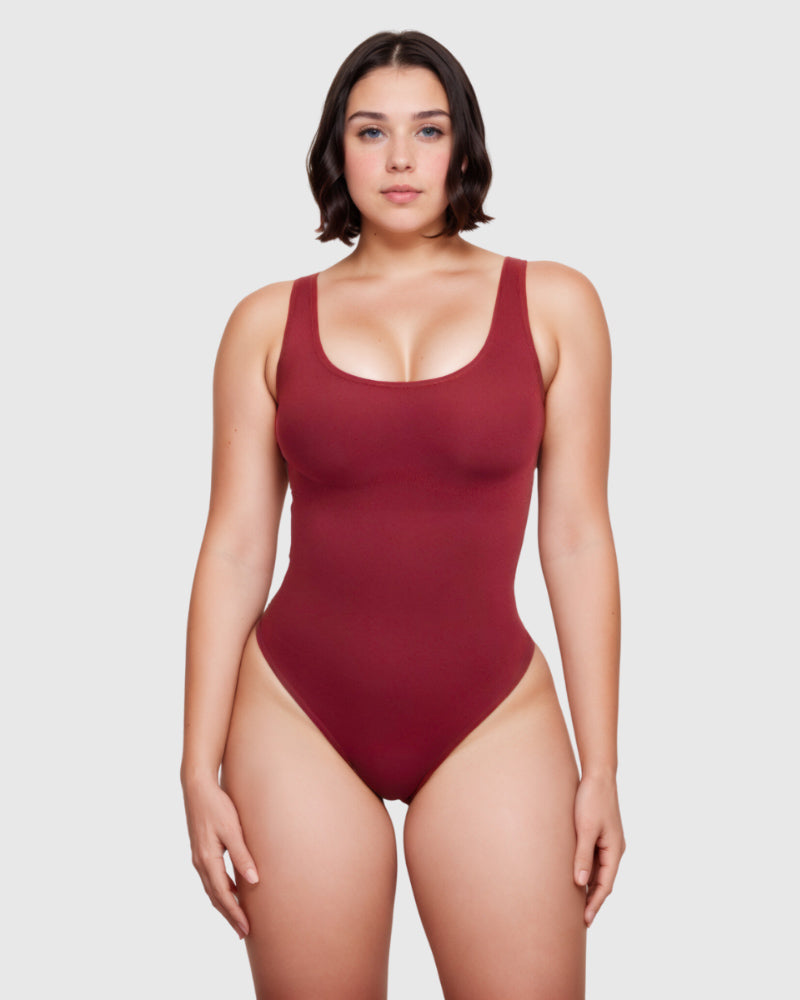 Body z kwadratowym dekoltem wyszczuplające