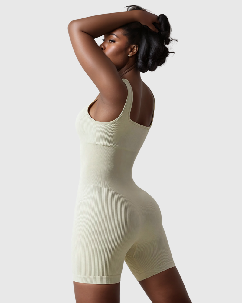 Kombinezon żebrowany z kwadratowym dekoltem