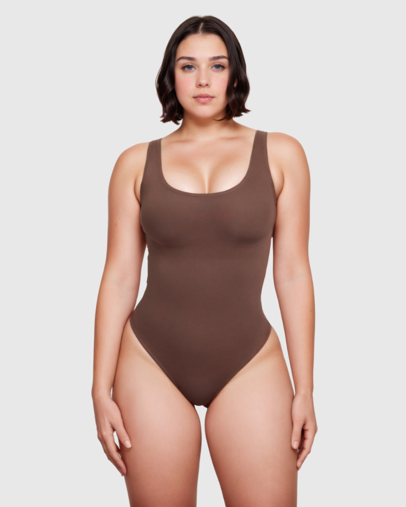 Body z kwadratowym dekoltem wyszczuplające