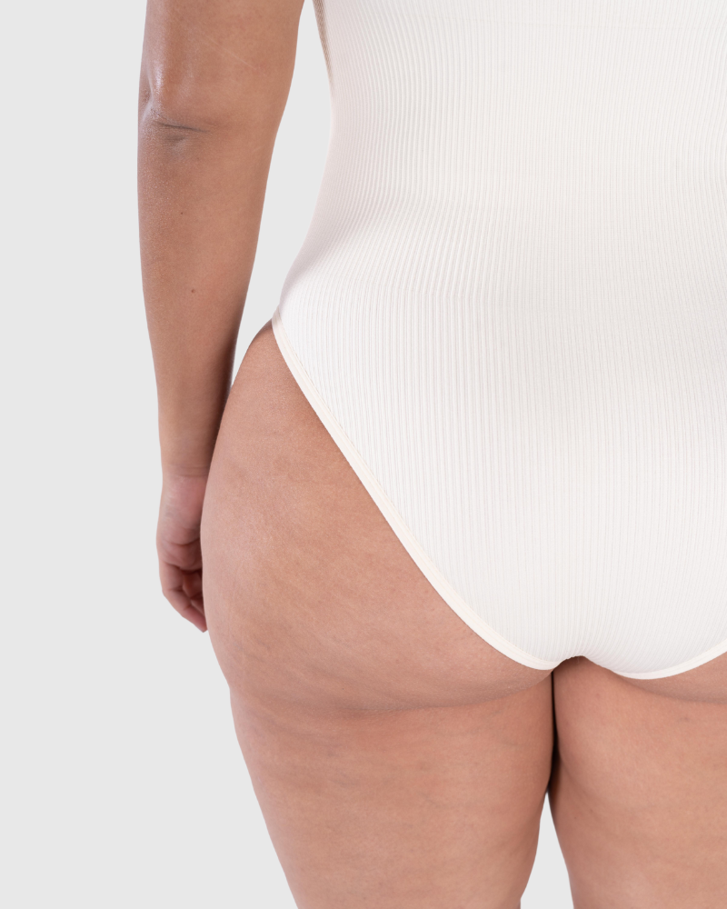 Body żebrowane z kwadratowym dekoltem